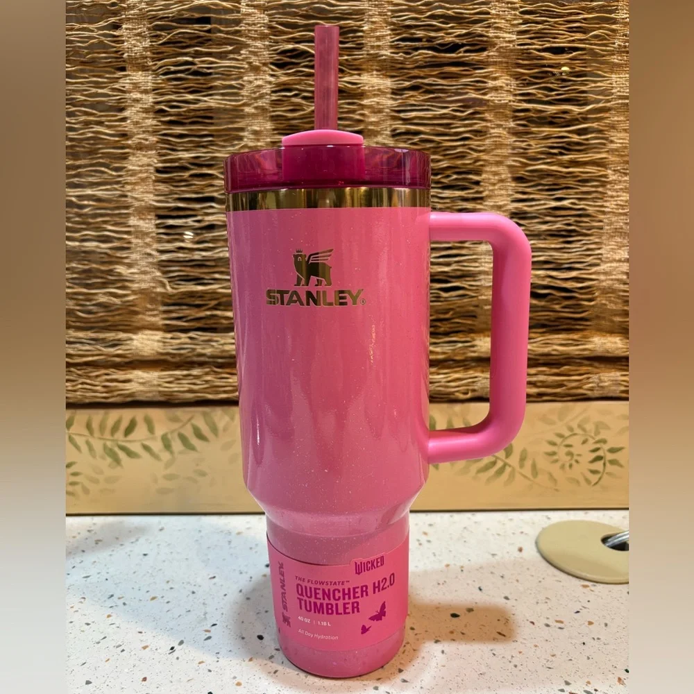 Stanley x Glinda Wicked 40 oz Quencher H2.0 Tumbler – Pink Glitter LTD - Picture 2 of 13